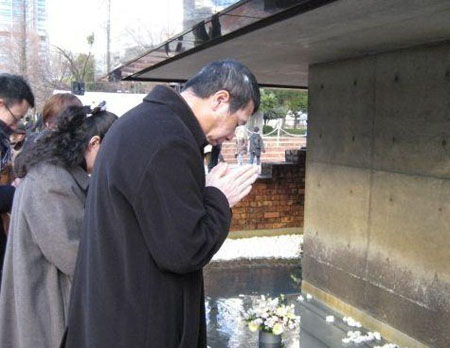 恰神户大地震16周年 冯小刚赴神户宣传《唐山地震》