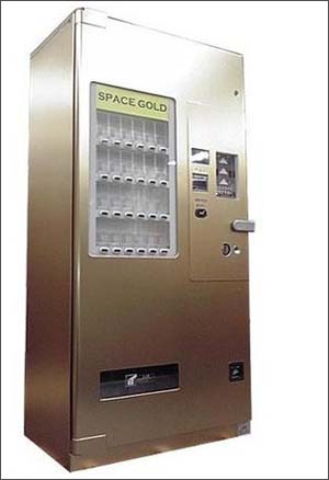 日本出现纯金制品自动贩卖机