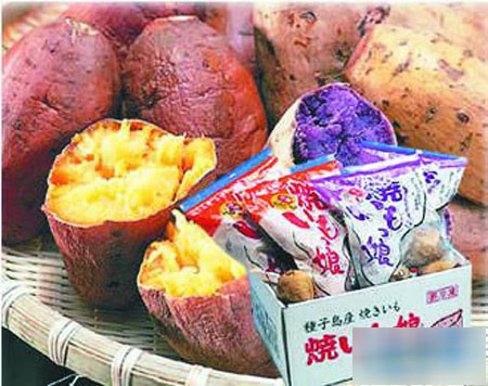 日本大街小巷贩卖“石烤”红薯