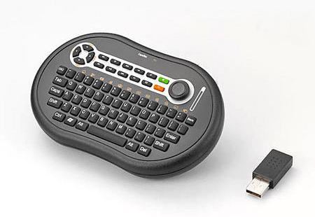 Evergreen推出游戏机手柄外型的无线键鼠