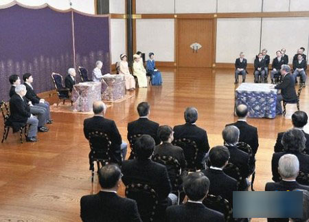 “讲书始之仪”在日本皇居宫殿内举行 天皇听取各学科演讲