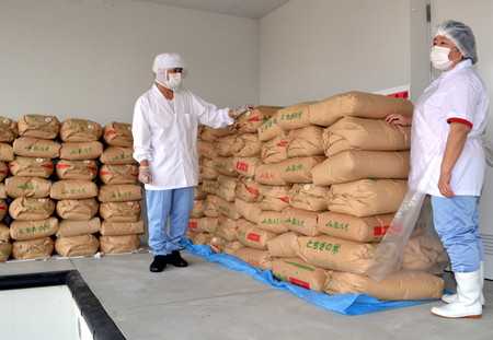 兵库县淡路市收到匿名捐赠给学生们的3吨新米