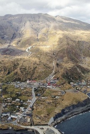 因火山爆发而进行避难的三宅岛将恢复成全岛可住人的状态