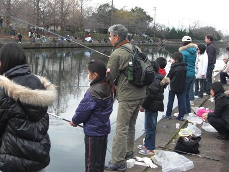 滋贺县琵琶湖通过钓鱼大会驱除外来鱼类
