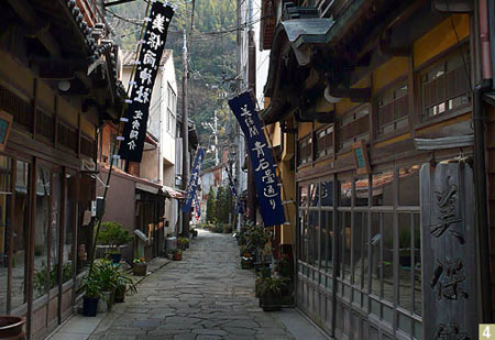 日本第一座有形文化遗产的灯塔 美保关