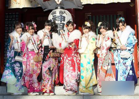 AKB48 7成员盛装共迎成人礼