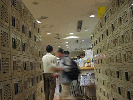 体验日本最新“名片”胶囊旅馆