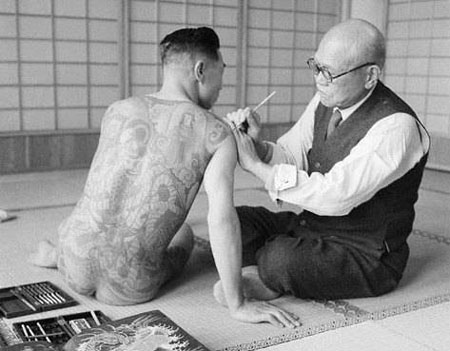 日本流行文化：探秘日本“半胛”刺青 挑战忍耐极限