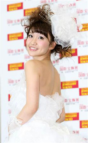 大岛优子与福田沙纪 婚礼珠宝女王