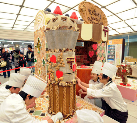 大阪市出现糕点搭建而成的“糕点邮局”