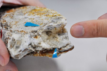 日本发现新型矿物“千叶石”