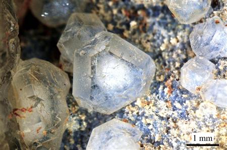 日本发现新型矿物“千叶石”