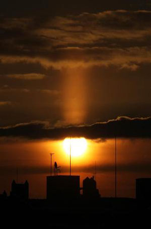 札幌市出现罕见的日柱奇观