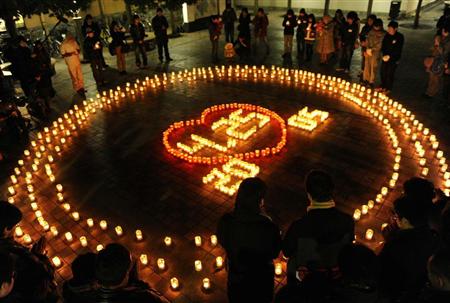 兵库县举行仪式悼念列车出轨事故的遇难者
