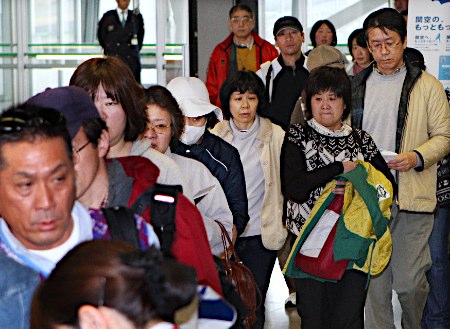 地震灾区日本学生的家长出发前往新西兰