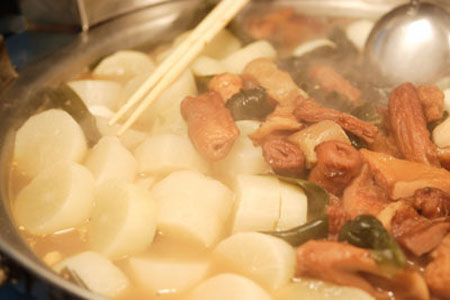 品尝东京传统美味——关东煮（黑轮）