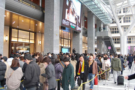 日本国内最大的商业车站大楼“JR博多CITY”开业