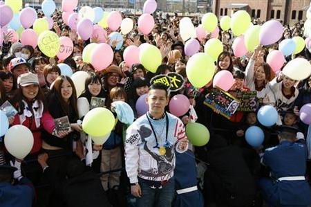 清水翔太新专辑《COLORS》发行纪念会 放飞五千气球