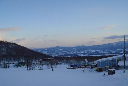 中国游客引起日本著名滑雪圣地警惕 忧喜交加