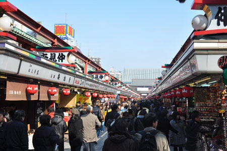 洋溢日本风情 浅草寺商业街