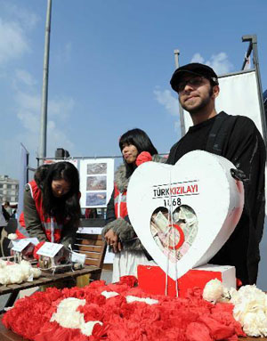 伊斯坦布尔市数百位志愿者为日本灾区募捐