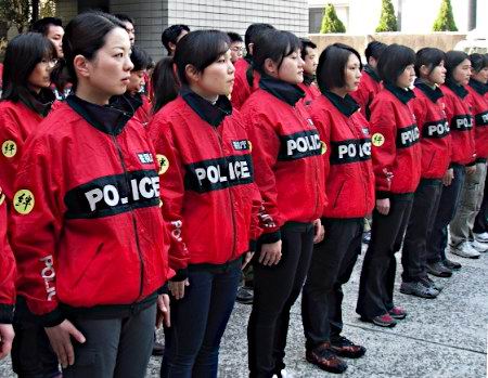 宫城县派出警察为避难居民排难解困 其中7成为女警