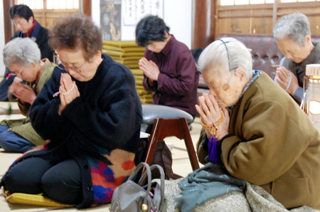 能登半岛地震后四年 当地民众为东日本祈福