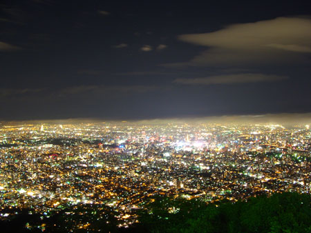 登顶藻岩山 俯瞰札幌市