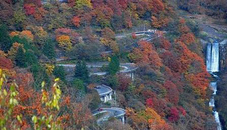 这里的山路48弯 惊险的日本伊吕波坂