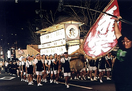 盂兰盆节精灵流（放河灯）