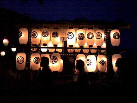 盂兰盆节精灵流（放河灯）