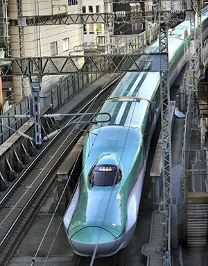 最新高铁隼号投入运营 最高时速300公里