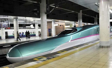 最新高铁隼号投入运营 最高时速300公里