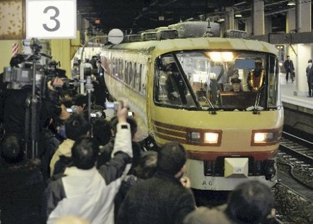 北陆大阪线“雷鸟号”迎来最终运行