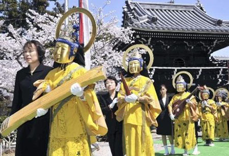 三重县举行传统佛教仪式