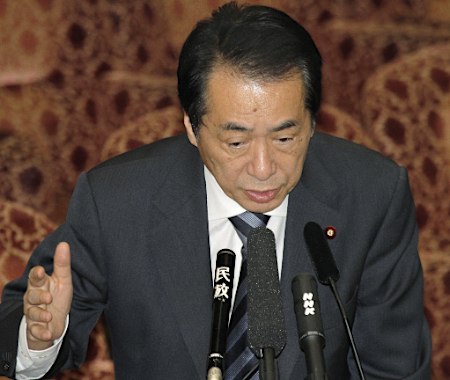 首相菅直人出席参院预算委答辩