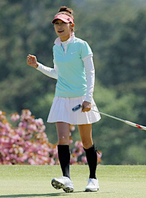女子高尔夫球比赛 金田久美子第一场巡演取得胜利
