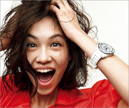Chanel新款手表广告片 邀请水原希子演绎