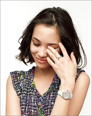 Chanel新款手表广告片 邀请水原希子演绎