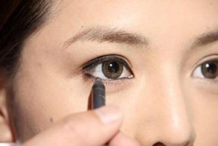 日本造型师教你治愈系圆眼妆