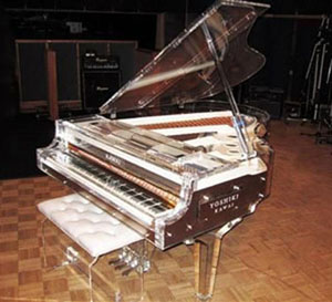 YOSHIKI水晶钢琴拍卖进行时 投标价破60亿