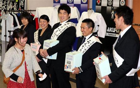 历代柔道冠军为东日本大地震灾区募捐