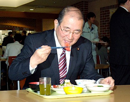 厚生劳动省 员工食堂使用的蔬菜从福岛县进货