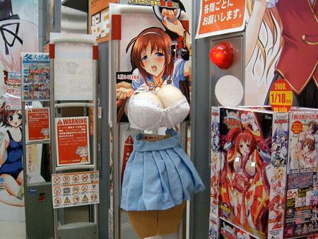 令人咋舌的日本游戏店陈设