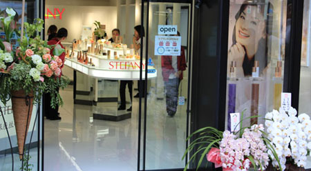 银座丝蒂芙尼化妆品公司开业   耐心期盼中国游客回归