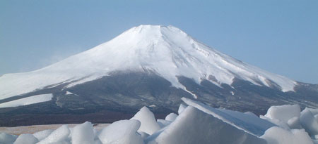 富士山魅力不再 山上外国游客几乎绝迹