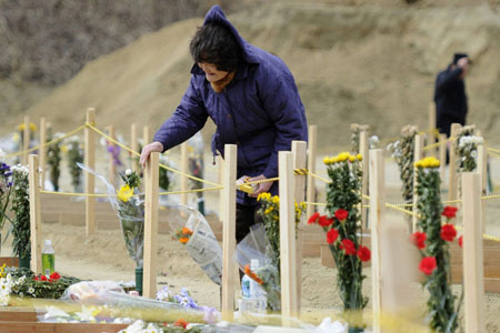 大规模搜救工作结束 宫城县举行葬礼及悼念活动