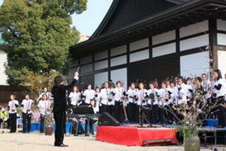 旅日华人二胡演奏家张滨举办支援灾区音乐会