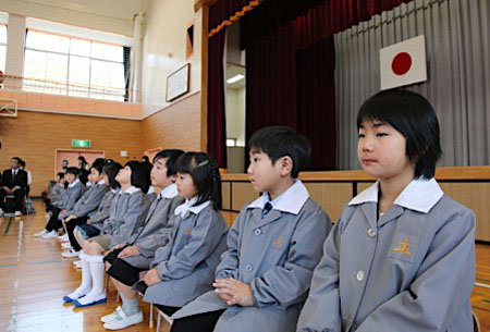 福岛市中小学开学 避难新生迎来入学仪式