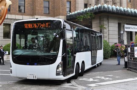 日本展示新型电动巴士